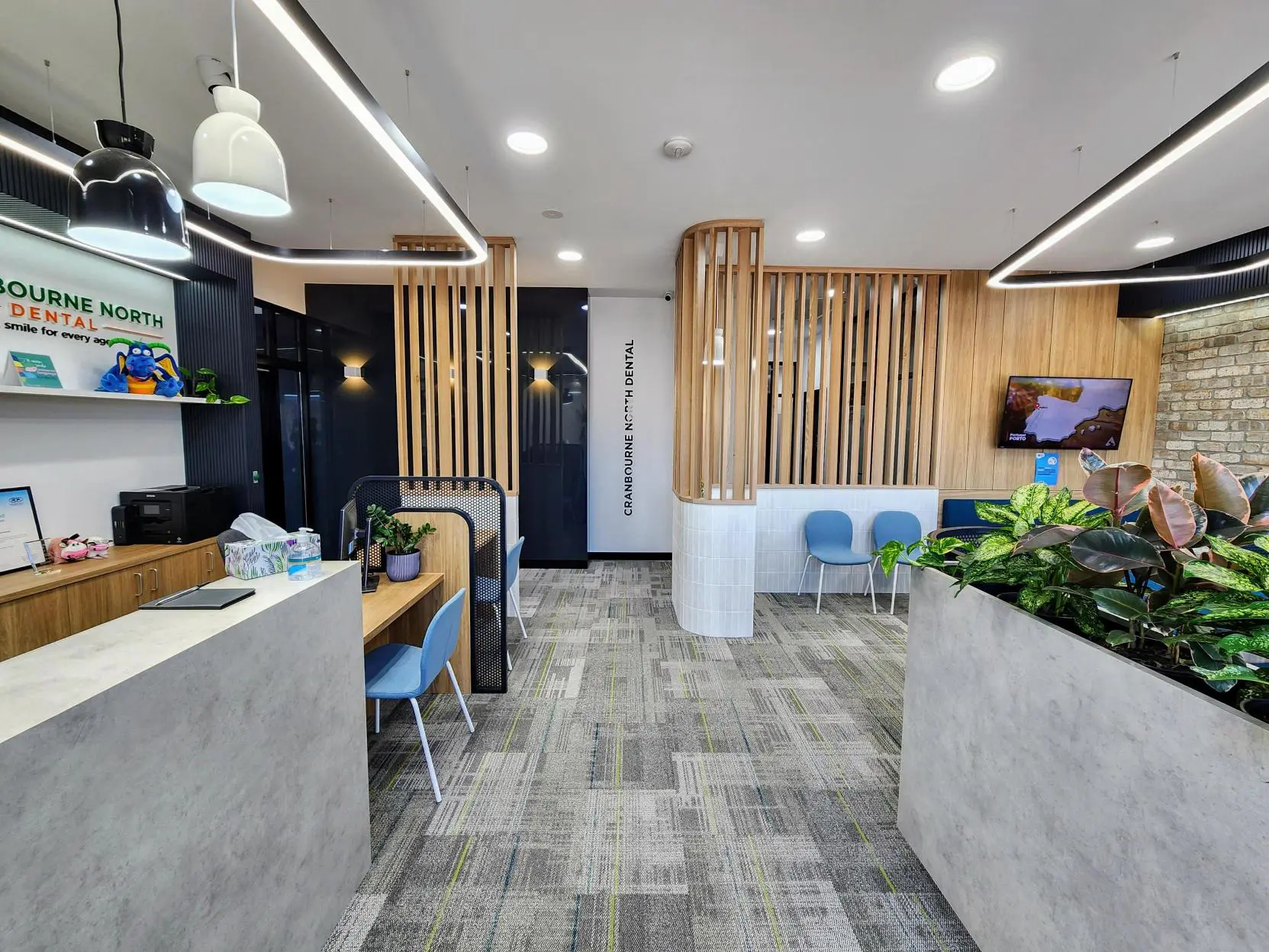 Cranbourne North Dental Reception On William Thwaites Blvd