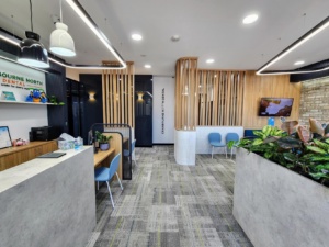 Cranbourne North Dental Reception On William Thwaites Blvd